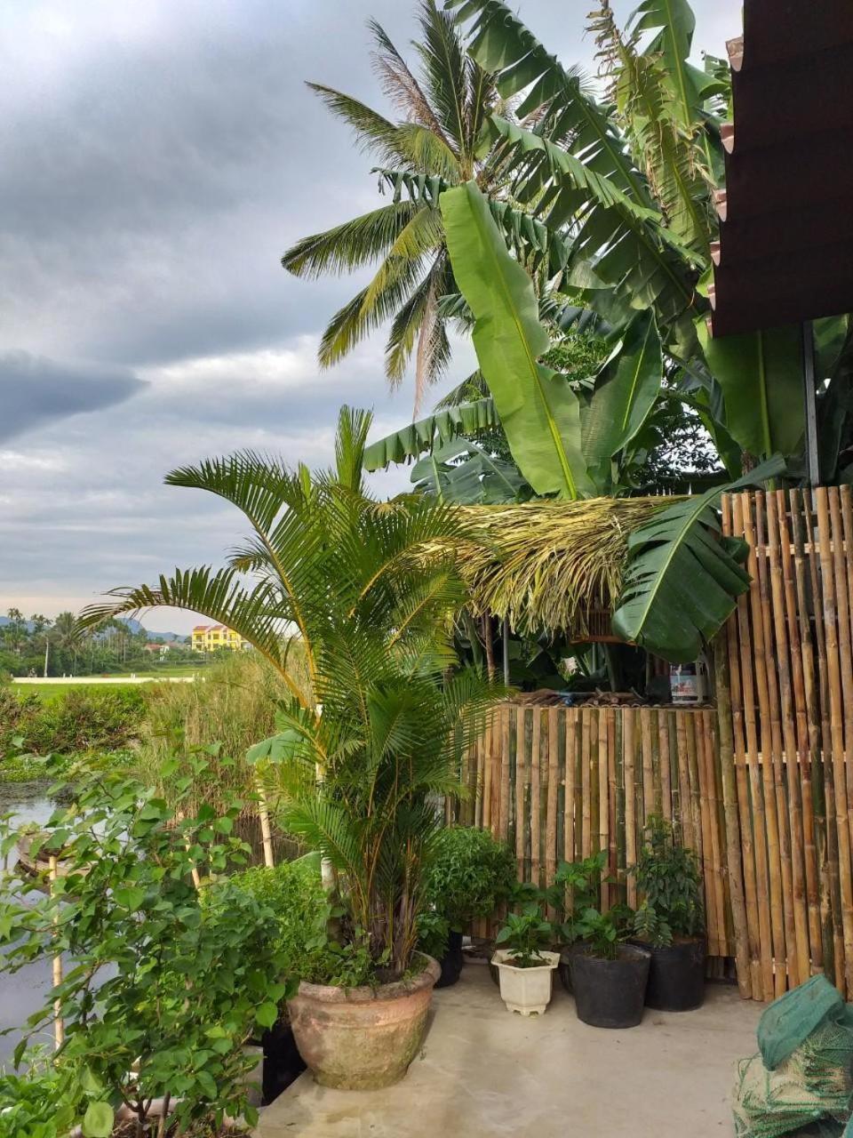 Gio Chieu Homestay - Riverside & Swimming Pool Хой Ан Екстериор снимка